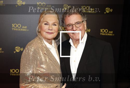 Amsterdam 28 oktober 2021
Feest ivm 100 jarig bestaan van Tuschinski.
Monique v d Ven kwam met haar man Edwin de Vries