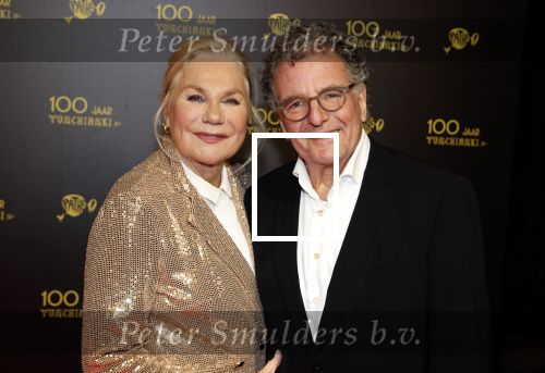Amsterdam 28 oktober 2021
Feest ivm 100 jarig bestaan van Tuschinski.
Monique v d Ven kwam met haar man Edwin de Vries