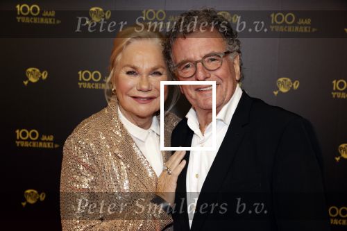 Amsterdam 28 oktober 2021
Feest ivm 100 jarig bestaan van Tuschinski.
Monique v d Ven kwam met haar man Edwin de Vries