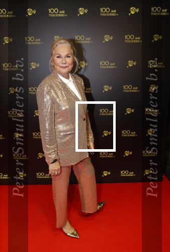Amsterdam 28 oktober 2021
Feest ivm 100 jarig bestaan van Tuschinski.
Monique v d Ven kwam met haar man Edwin de Vries