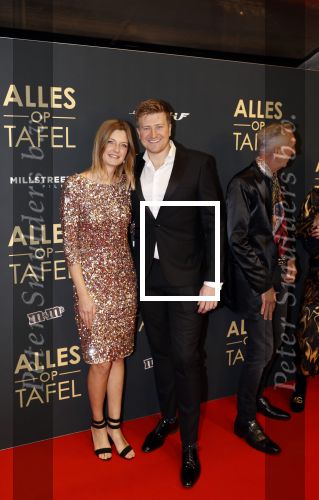 Amsterdam 1 november 2021
Premiere alles op tafel in het deLamar theater.
Familie Meiland Martien Meiland Erica meiland Maxime Meiland met partner Leroy en Montana Meiland met partner Dirk