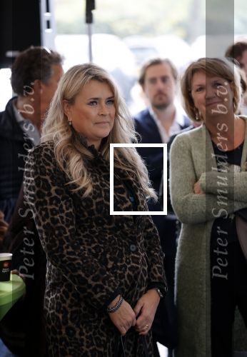 Bussum 4 november 2021
Irene Moors opent het nieuwe pand van stichting Pruijck. initiatiefnemers zijn Inge v Gulden Jose v Kippersluis en Peter Meijer . Vrouw Gerard Ekdom