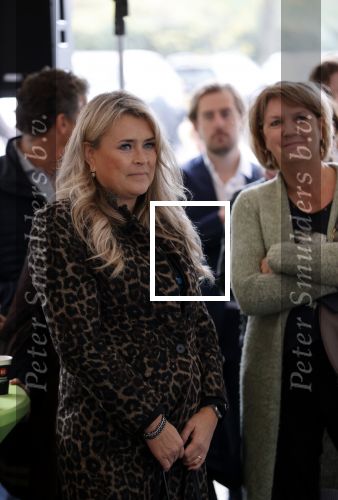 Bussum 4 november 2021
Irene Moors opent het nieuwe pand van stichting Pruijck. initiatiefnemers zijn Inge v Gulden Jose v Kippersluis en Peter Meijer . Vrouw Gerard Ekdom