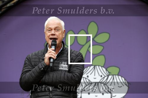 Alphen aan de Rijn 10 november 2021
Prinses Irene opent de Nationale Boomfeestdag. Samen met haar zoon prins Carlos, haar dochter prinses Margarita, schoondochter Viktoria en kleinkinderen plantte ze een Levensboom (een populier) in haar eigen Prinses IreneBos. Sterre Koning trad op . Peter Derksen