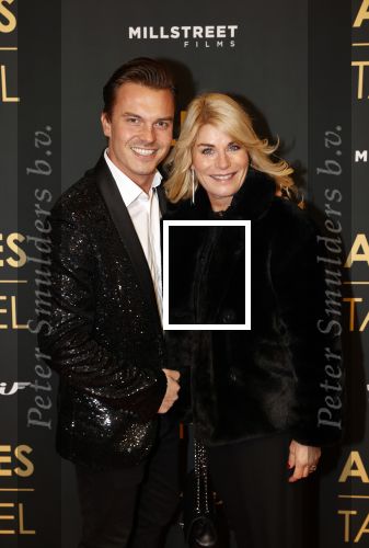 Amsterdam 1 november 2021
Premiere alles op tafel in het deLamar theater.