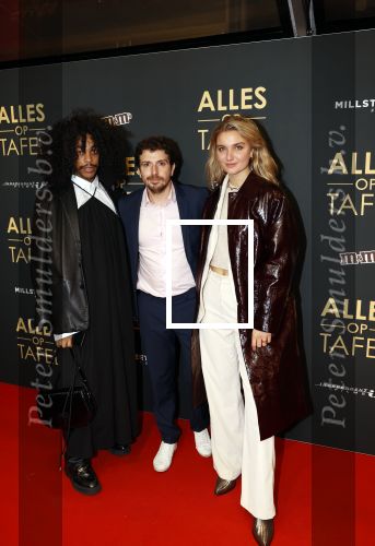 Amsterdam 1 november 2021
Premiere alles op tafel in het deLamar theater.