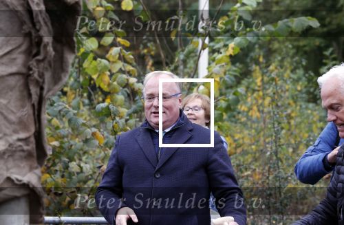 Alphen aan de Rijn 10 november 2021
Prinses Irene opent de Nationale Boomfeestdag. Samen met haar zoon prins Carlos, haar dochter prinses Margarita, schoondochter Viktoria en kleinkinderen plantte ze een Levensboom (een populier) in haar eigen Prinses IreneBos. Sterre Koning trad op .