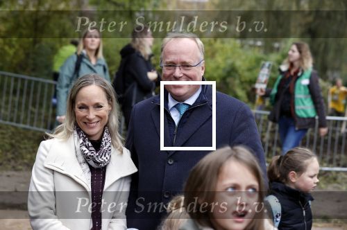Alphen aan de Rijn 10 november 2021
Prinses Irene opent de Nationale Boomfeestdag. Samen met haar zoon prins Carlos, haar dochter prinses Margarita, schoondochter Viktoria en kleinkinderen plantte ze een Levensboom (een populier) in haar eigen Prinses IreneBos. Sterre Koning trad op .
