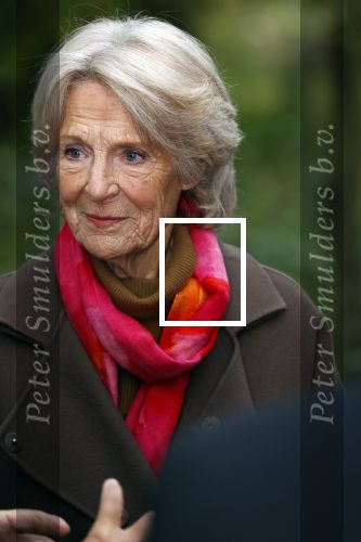 Alphen aan de Rijn 10 november 2021
Prinses Irene opent de Nationale Boomfeestdag. Samen met haar zoon prins Carlos, haar dochter prinses Margarita, schoondochter Viktoria en kleinkinderen plantte ze een Levensboom (een populier) in haar eigen Prinses IreneBos. Sterre Koning trad op .