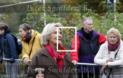 Alphen aan de Rijn 10 november 2021
Prinses Irene opent de Nationale Boomfeestdag. Samen met haar zoon prins Carlos, haar dochter prinses Margarita, schoondochter Viktoria en kleinkinderen plantte ze een Levensboom (een populier) in haar eigen Prinses IreneBos. Sterre Koning trad op .