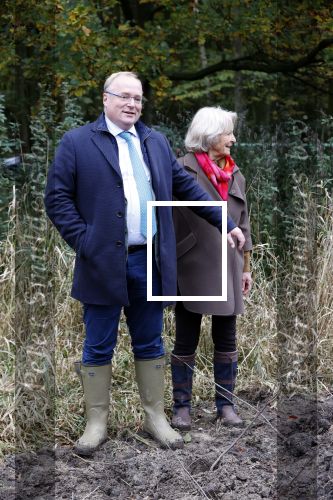 Alphen aan de Rijn 10 november 2021
Prinses Irene opent de Nationale Boomfeestdag. Samen met haar zoon prins Carlos, haar dochter prinses Margarita, schoondochter Viktoria en kleinkinderen plantte ze een Levensboom (een populier) in haar eigen Prinses IreneBos. Sterre Koning trad op .