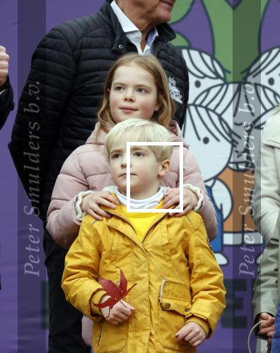 Alphen aan de Rijn 10 november 2021
Prinses Irene opent de Nationale Boomfeestdag. Samen met haar zoon prins Carlos, haar dochter prinses Margarita, schoondochter Viktoria en kleinkinderen plantte ze een Levensboom (een populier) in haar eigen Prinses IreneBos. Sterre Koning trad op .