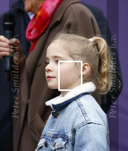 Alphen aan de Rijn 10 november 2021
Prinses Irene opent de Nationale Boomfeestdag. Samen met haar zoon prins Carlos, haar dochter prinses Margarita, schoondochter Viktoria en kleinkinderen plantte ze een Levensboom (een populier) in haar eigen Prinses IreneBos. Sterre Koning trad op .