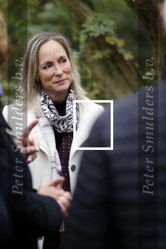 Alphen aan de Rijn 10 november 2021
Prinses Irene opent de Nationale Boomfeestdag. Samen met haar zoon prins Carlos, haar dochter prinses Margarita, schoondochter Viktoria en kleinkinderen plantte ze een Levensboom (een populier) in haar eigen Prinses IreneBos. Sterre Koning trad op .