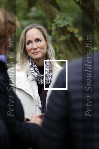 Alphen aan de Rijn 10 november 2021
Prinses Irene opent de Nationale Boomfeestdag. Samen met haar zoon prins Carlos, haar dochter prinses Margarita, schoondochter Viktoria en kleinkinderen plantte ze een Levensboom (een populier) in haar eigen Prinses IreneBos. Sterre Koning trad op .