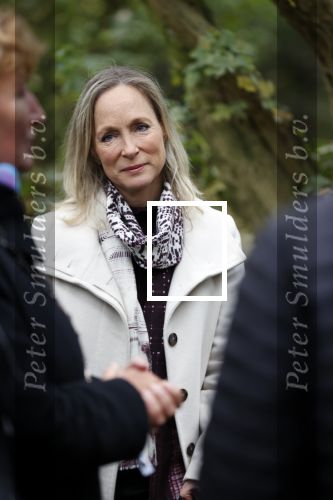 Alphen aan de Rijn 10 november 2021
Prinses Irene opent de Nationale Boomfeestdag. Samen met haar zoon prins Carlos, haar dochter prinses Margarita, schoondochter Viktoria en kleinkinderen plantte ze een Levensboom (een populier) in haar eigen Prinses IreneBos. Sterre Koning trad op .