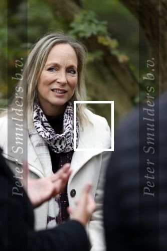 Alphen aan de Rijn 10 november 2021
Prinses Irene opent de Nationale Boomfeestdag. Samen met haar zoon prins Carlos, haar dochter prinses Margarita, schoondochter Viktoria en kleinkinderen plantte ze een Levensboom (een populier) in haar eigen Prinses IreneBos. Sterre Koning trad op .