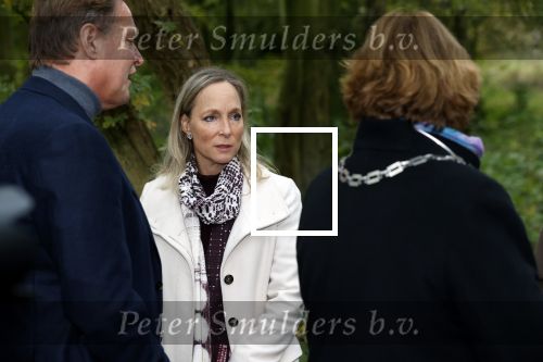 Alphen aan de Rijn 10 november 2021
Prinses Irene opent de Nationale Boomfeestdag. Samen met haar zoon prins Carlos, haar dochter prinses Margarita, schoondochter Viktoria en kleinkinderen plantte ze een Levensboom (een populier) in haar eigen Prinses IreneBos. Sterre Koning trad op .