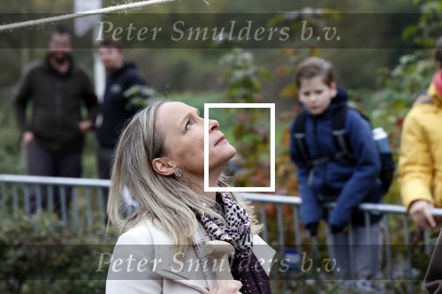 Alphen aan de Rijn 10 november 2021
Prinses Irene opent de Nationale Boomfeestdag. Samen met haar zoon prins Carlos, haar dochter prinses Margarita, schoondochter Viktoria en kleinkinderen plantte ze een Levensboom (een populier) in haar eigen Prinses IreneBos. Sterre Koning trad op .
