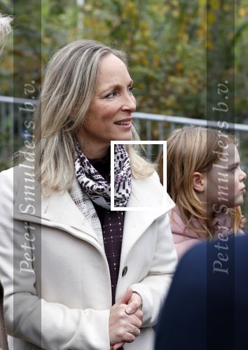 Alphen aan de Rijn 10 november 2021
Prinses Irene opent de Nationale Boomfeestdag. Samen met haar zoon prins Carlos, haar dochter prinses Margarita, schoondochter Viktoria en kleinkinderen plantte ze een Levensboom (een populier) in haar eigen Prinses IreneBos. Sterre Koning trad op .