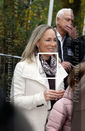 Alphen aan de Rijn 10 november 2021
Prinses Irene opent de Nationale Boomfeestdag. Samen met haar zoon prins Carlos, haar dochter prinses Margarita, schoondochter Viktoria en kleinkinderen plantte ze een Levensboom (een populier) in haar eigen Prinses IreneBos. Sterre Koning trad op .