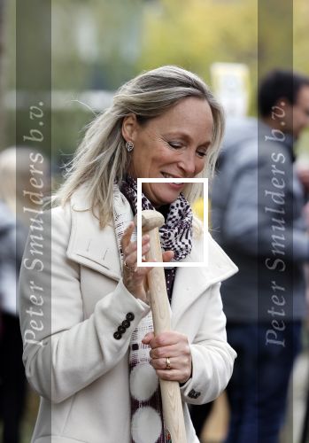 Alphen aan de Rijn 10 november 2021
Prinses Irene opent de Nationale Boomfeestdag. Samen met haar zoon prins Carlos, haar dochter prinses Margarita, schoondochter Viktoria en kleinkinderen plantte ze een Levensboom (een populier) in haar eigen Prinses IreneBos. Sterre Koning trad op .
