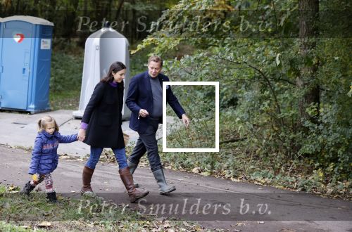 Alphen aan de Rijn 10 november 2021
Prinses Irene opent de Nationale Boomfeestdag. Samen met haar zoon prins Carlos, haar dochter prinses Margarita, schoondochter Viktoria en kleinkinderen plantte ze een Levensboom (een populier) in haar eigen Prinses IreneBos. Sterre Koning trad op .