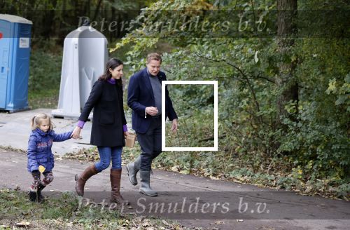 Alphen aan de Rijn 10 november 2021
Prinses Irene opent de Nationale Boomfeestdag. Samen met haar zoon prins Carlos, haar dochter prinses Margarita, schoondochter Viktoria en kleinkinderen plantte ze een Levensboom (een populier) in haar eigen Prinses IreneBos. Sterre Koning trad op .