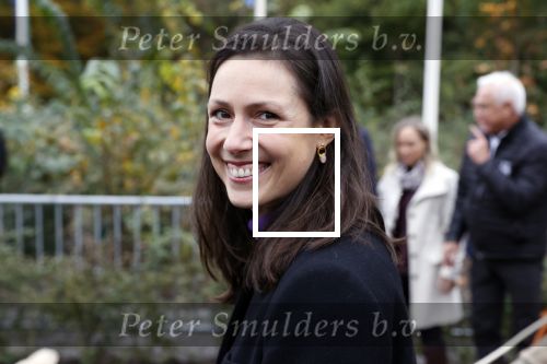 Alphen aan de Rijn 10 november 2021
Prinses Irene opent de Nationale Boomfeestdag. Samen met haar zoon prins Carlos, haar dochter prinses Margarita, schoondochter Viktoria en kleinkinderen plantte ze een Levensboom (een populier) in haar eigen Prinses IreneBos. Sterre Koning trad op .
