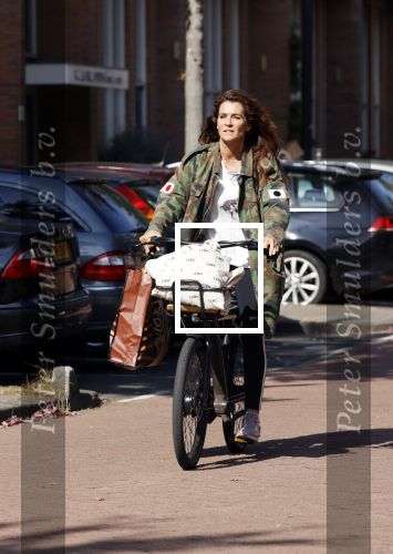Amsterdam 22 september 2021
Quinty Trustfull op haar electrische van Moof fiets.