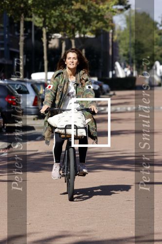 Amsterdam 22 september 2021
Quinty Trustfull op haar electrische van Moof fiets.