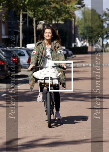 Amsterdam 22 september 2021
Quinty Trustfull op haar electrische van Moof fiets.