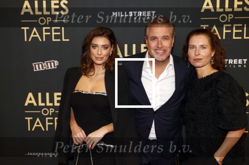 Amsterdam 1 november 2021
Premiere alles op tafel in het deLamar theater.
Richard Kemper met zijn dochter en Sandra Mattie