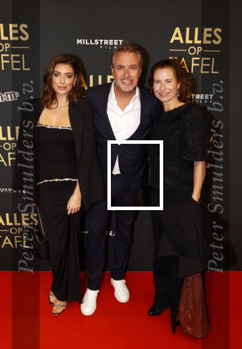 Amsterdam 1 november 2021
Premiere alles op tafel in het deLamar theater.
Richard Kemper met zijn dochter en Sandra Mattie