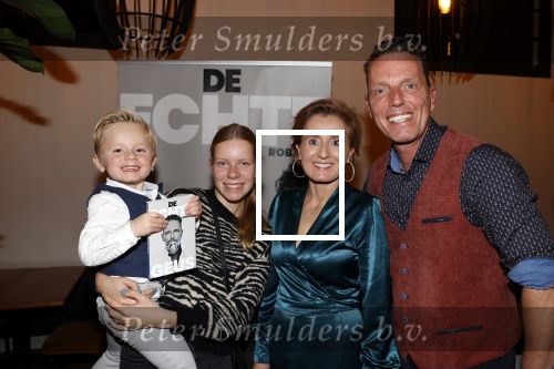 Leiden 15 november 2021
Boekpresentatie Rob Geus . Rob met zijn vrouw en kinderen