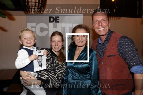 Leiden 15 november 2021
Boekpresentatie Rob Geus . Rob met zijn vrouw en kinderen