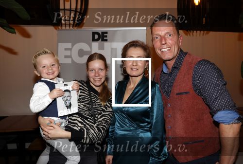 Leiden 15 november 2021
Boekpresentatie Rob Geus . Rob met zijn vrouw en kinderen