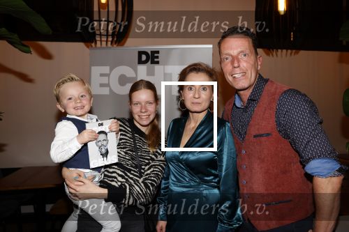Leiden 15 november 2021
Boekpresentatie Rob Geus . Rob met zijn vrouw en kinderen