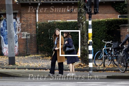 Amsterdam 26 oktober 2021
Roos ten Brink met dochter op straat in Amsterdam zuid