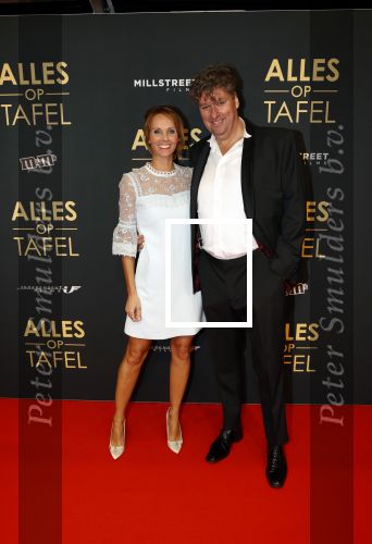 Amsterdam 1 november 2021
Premiere alles op tafel in het deLamar theater.
Diederik Ebbinge en zijn vrouw Roosmarijn Luyten