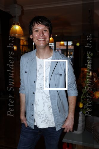 Hilversum 20 oktober 2021
Boek presentatie Irma Knol met haar zoons Milan Knol Enzo Knol en Sjen Knol . Rutger v d Broek