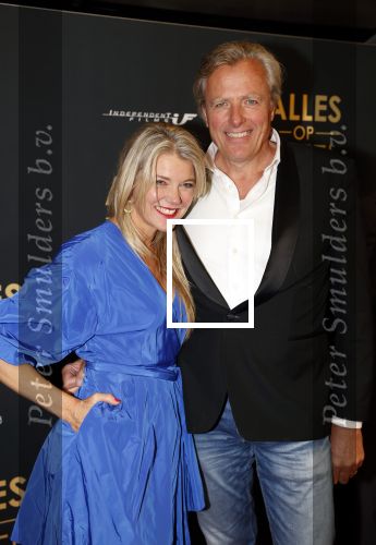 Amsterdam 1 november 2021
Premiere alles op tafel in het deLamar theater.
Sandra Ysbrandy en partner Pieter Ysbrandy