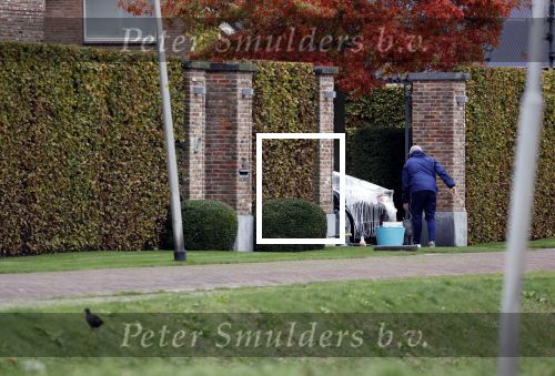 Bergschenhoek 23 oktober 2021
De auto\'s van de vader van Sarah v Soelen worden gewassen bij hun huis