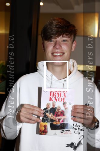 Hilversum 20 oktober 2021
Boek presentatie Irma Knol met haar zoons Milan Knol Enzo Knol en Sjen Knol