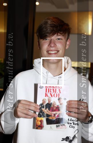 Hilversum 20 oktober 2021
Boek presentatie Irma Knol met haar zoons Milan Knol Enzo Knol en Sjen Knol