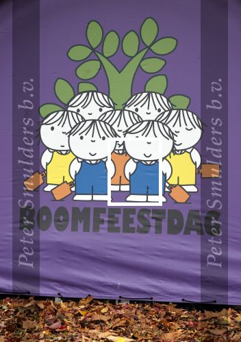 Alphen aan de Rijn 10 november 2021
Nationale Boomfeestdag met oa Sterre Koning en band Friday .