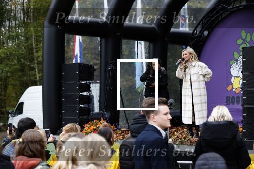 Alphen aan de Rijn 10 november 2021
Nationale Boomfeestdag met oa Sterre Koning en band Friday .