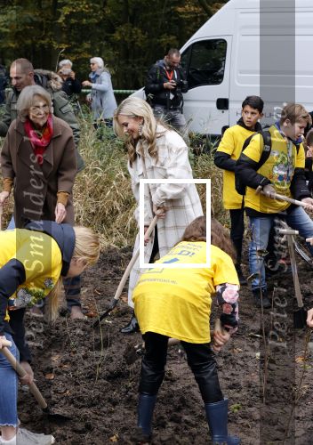 Alphen aan de Rijn 10 november 2021
Nationale Boomfeestdag met oa Sterre Koning en band Friday .