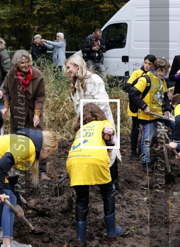Alphen aan de Rijn 10 november 2021
Nationale Boomfeestdag met oa Sterre Koning en band Friday .