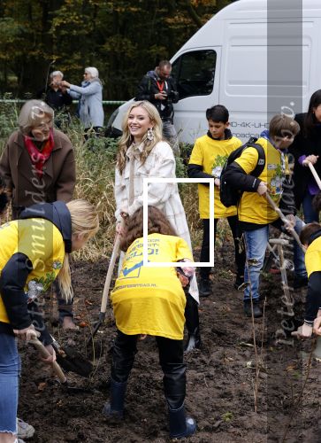 Alphen aan de Rijn 10 november 2021
Nationale Boomfeestdag met oa Sterre Koning en band Friday .